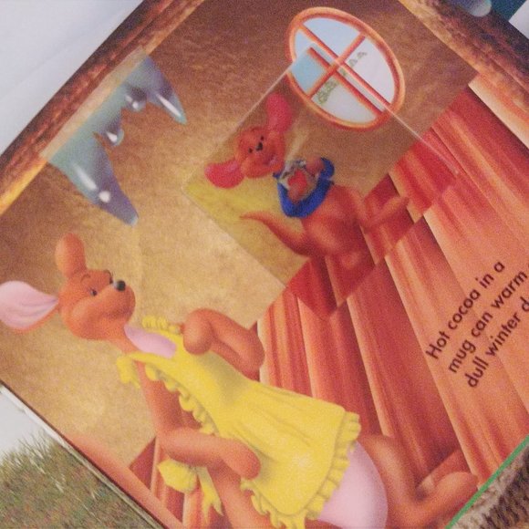 Tigger and Pooh Colors and Shapes Discover Disney kids book holographs like new - Picture 5 of 8